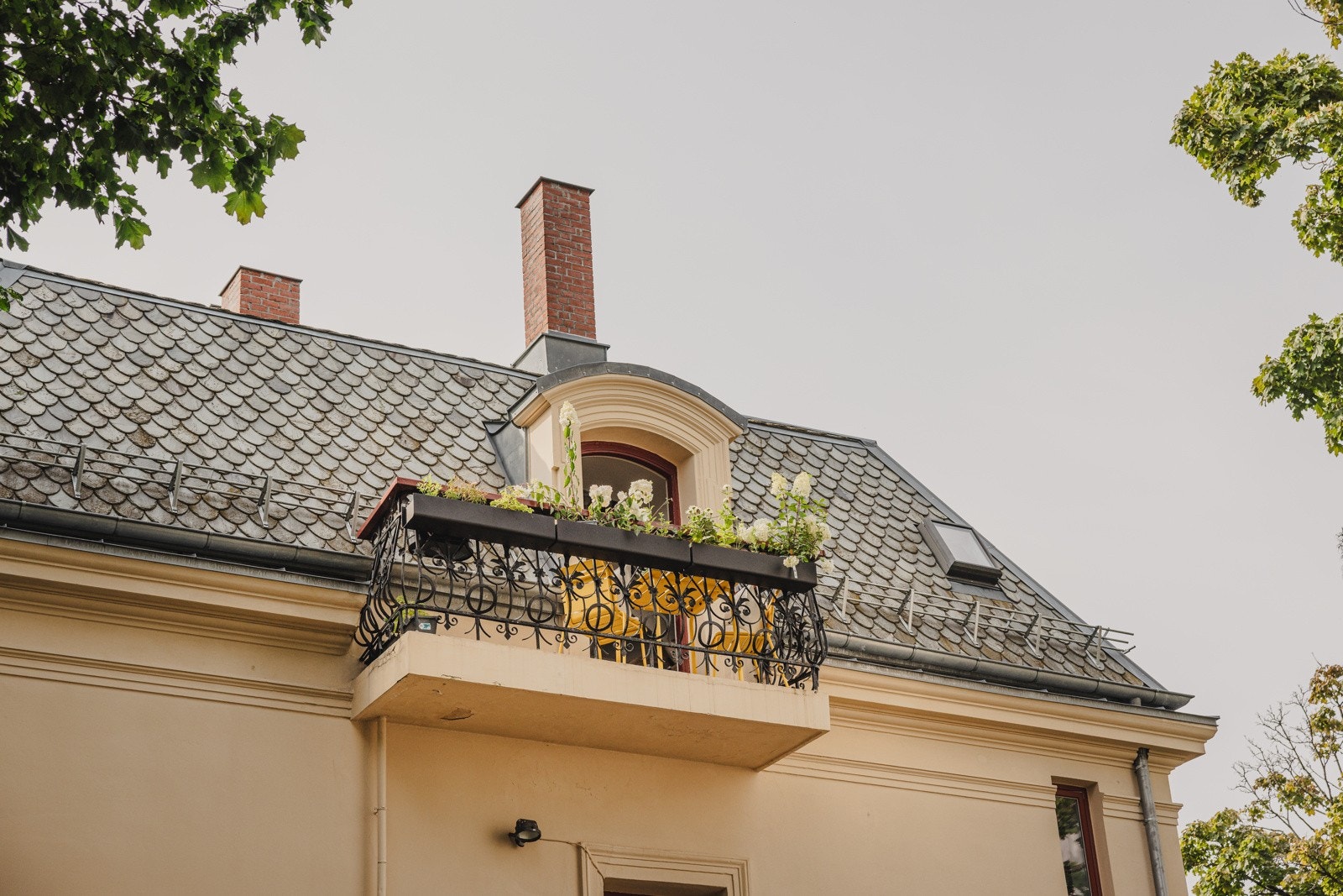 Taket på hele bygget totalrenovert i 2013, inkl. ny skifer. Galleribilde