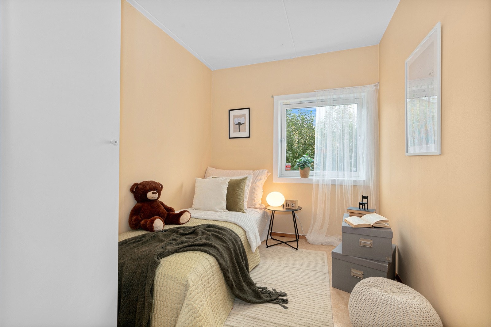 Soverom 2 egner seg best som barne- eller gjesterom med enkeltseng Galleribilde