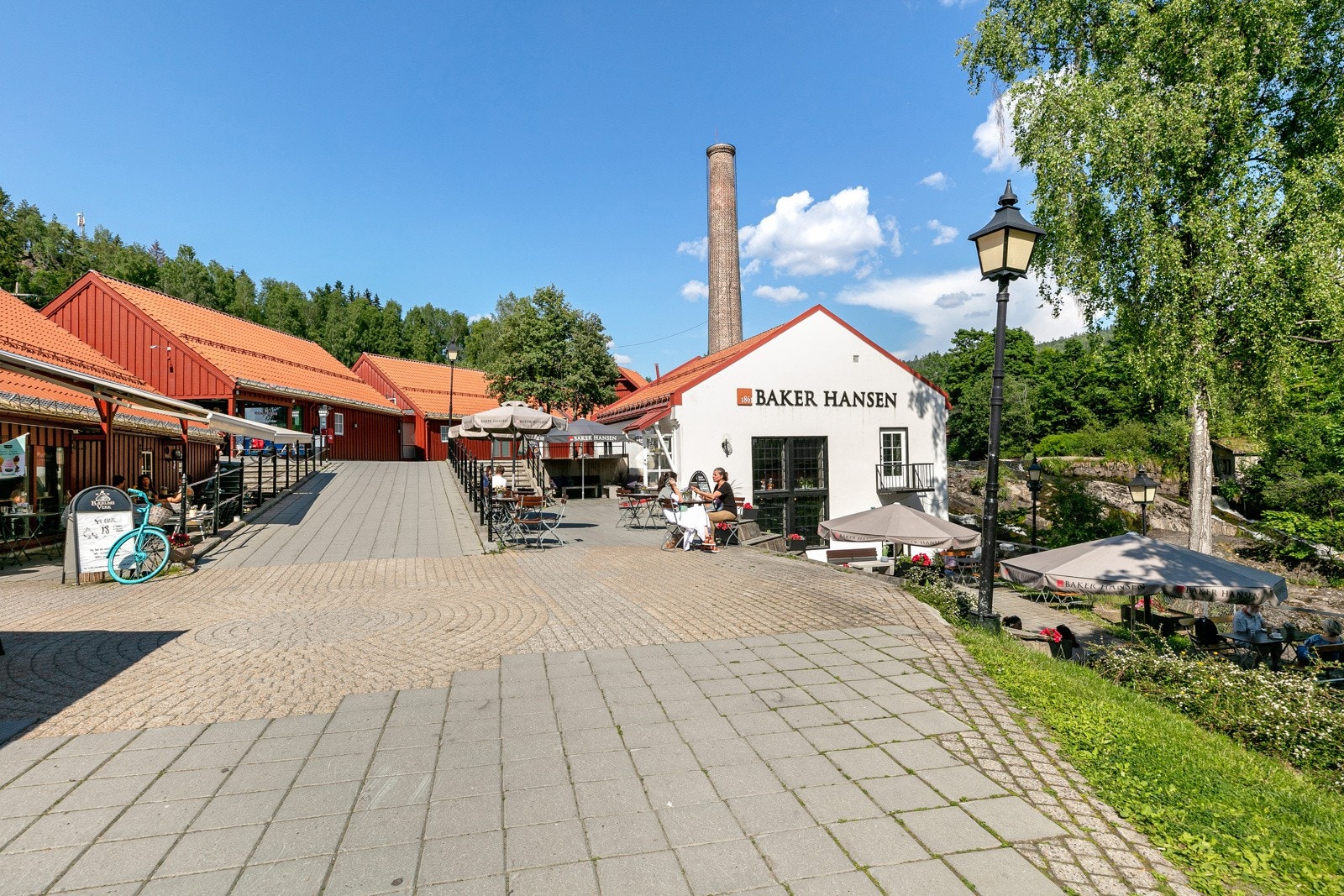 Det er kun 1,2 km ned til hyggelige handelssentrumet på Bærums Verk Galleribilde