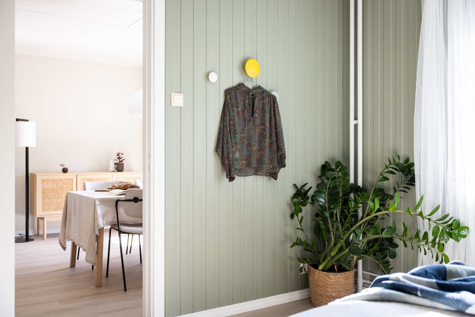 Sjarmerende med panel på veggene som er malt i en behagelig grønnfarge. Galleribilde