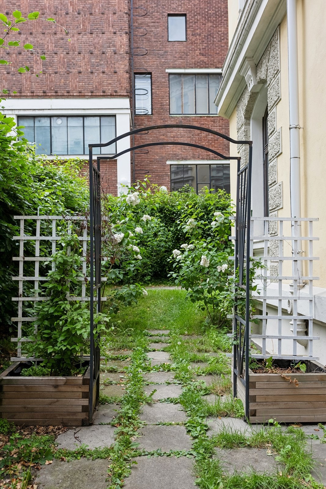 Sameiet disponerer en flott bakgård, samt forhage. Galleribilde