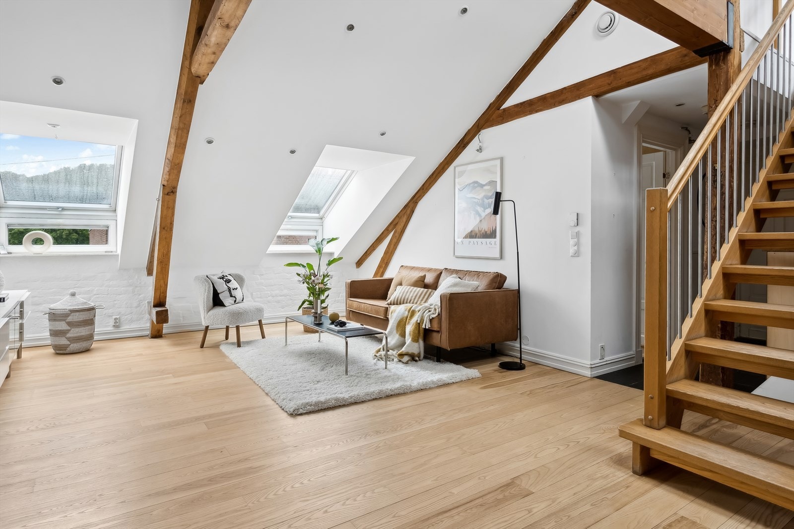 Boligen strekker seg over to plan. Galleribilde