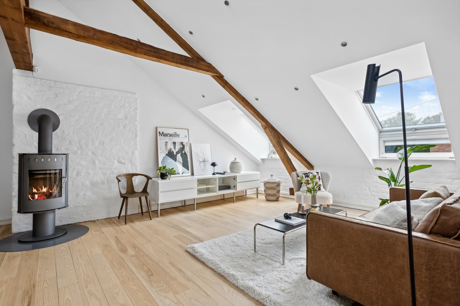 Stor stueavdeling med særdeles god møbleringsfrihet. Galleribilde