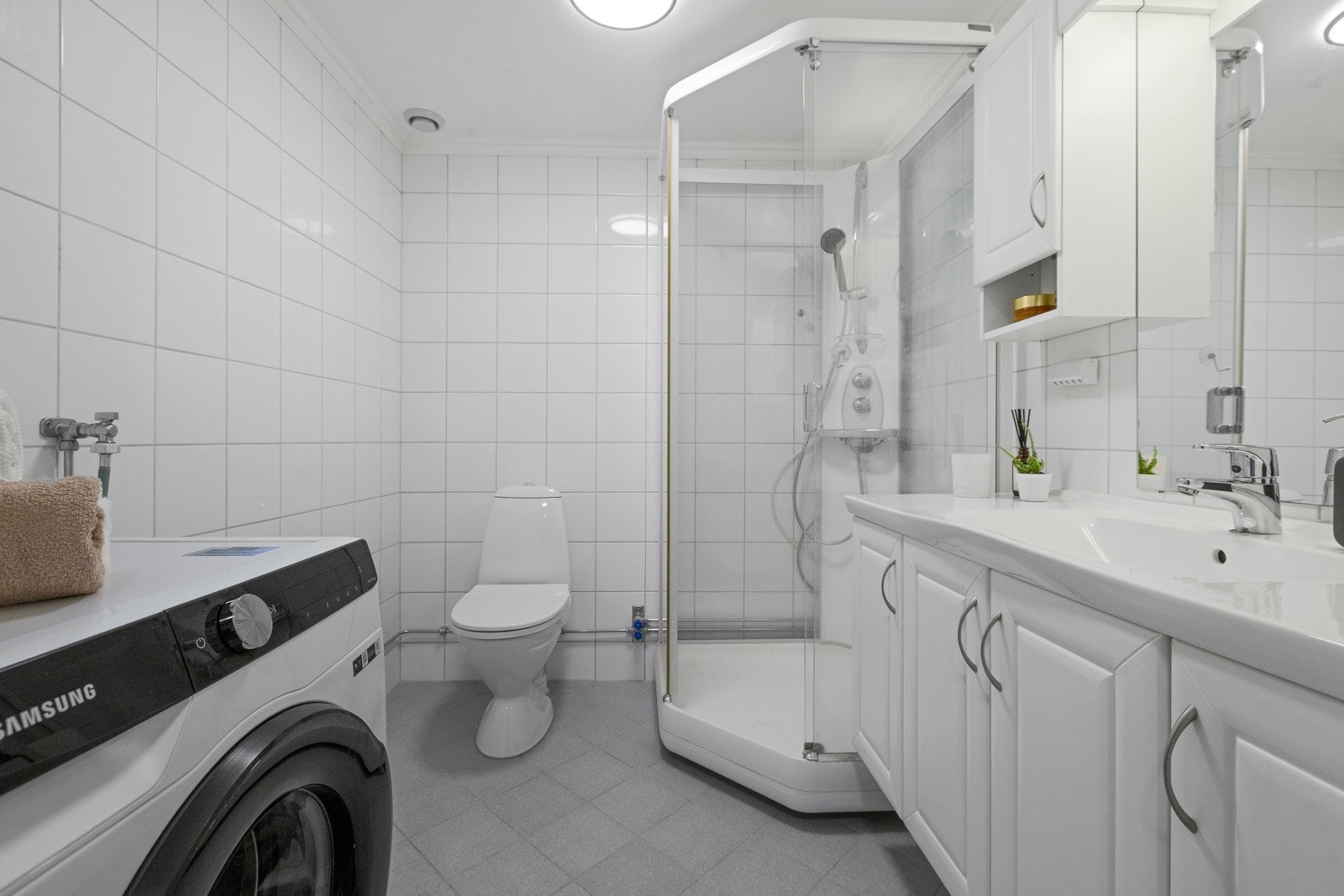 Opplegg til vaskemaskin på badet Galleribilde