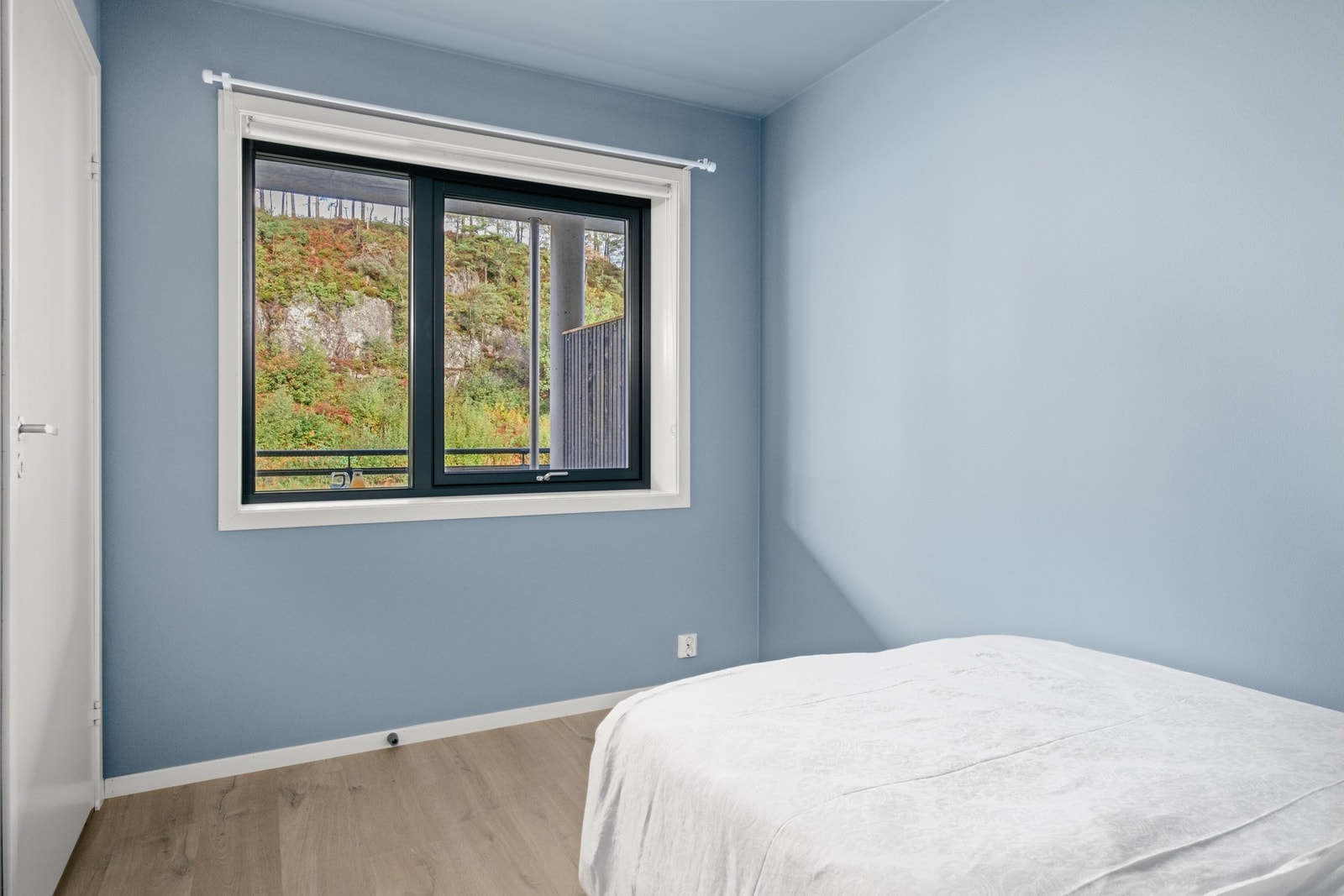 Lagunen Storsenter er under 15 minutter fra boligen, og på 25 minutter vil du komme til Bergens yrende byliv Galleribilde