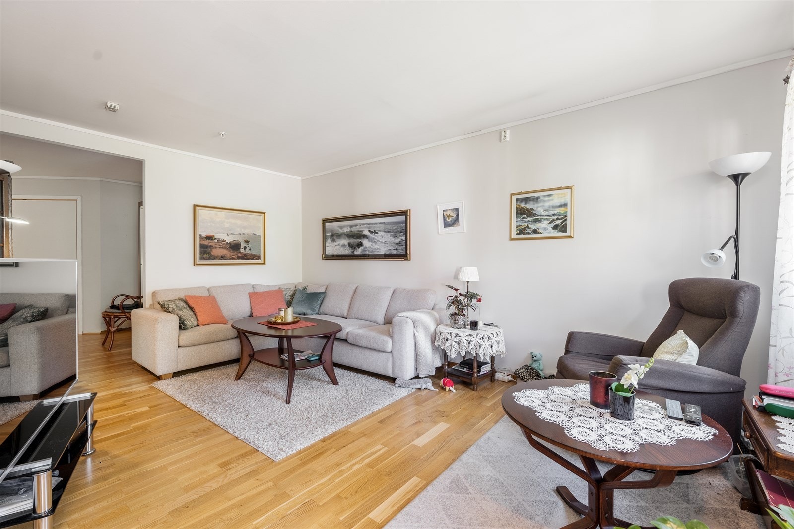 Kabel-tv og internett er inkludert i felleskostnadene. Galleribilde