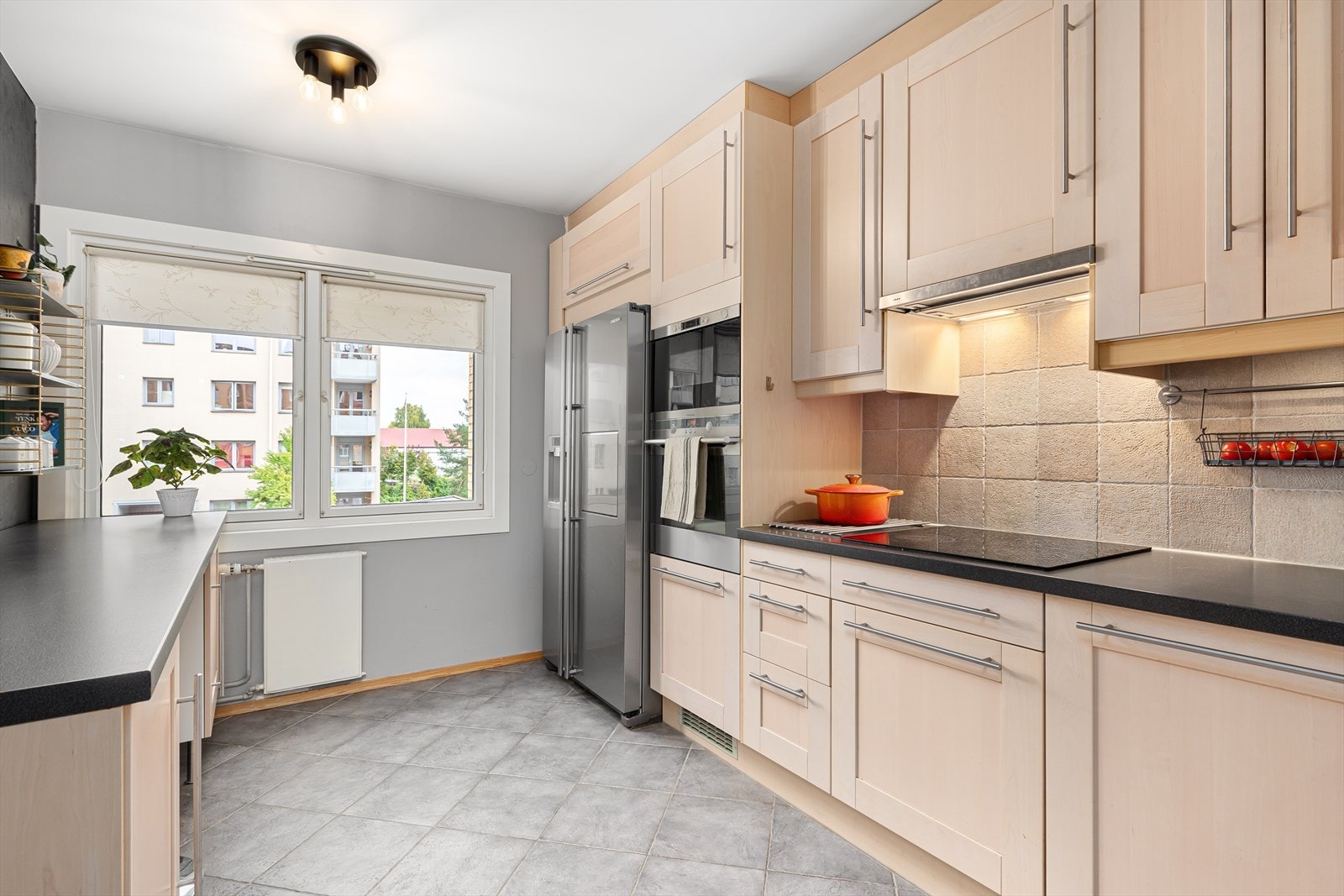 Flott kjøkken med moderne løsninger. Galleribilde