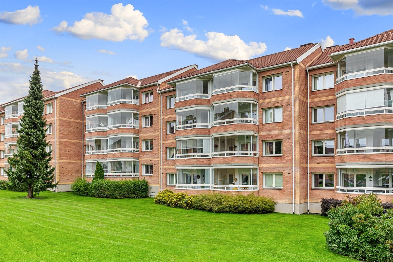 Borettslaget har pene fasader og har en god vedlikeholdshistorikk Galleribilde