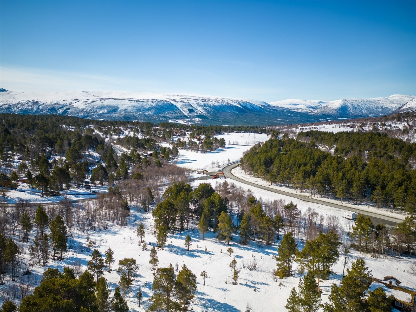 Tomten ligger i det populære og veletablerte hyttefeltet Gjetberget hyttetun i Gjevilvassdalen i Oppdal Galleribilde