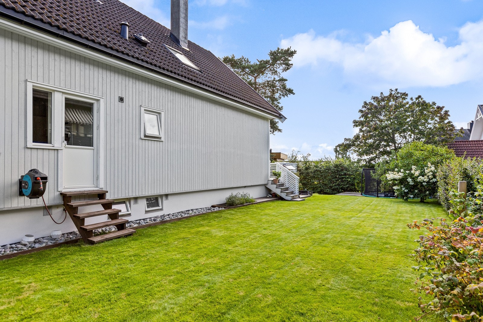Fra vaskerommet er det også utgang til hagen. Galleribilde