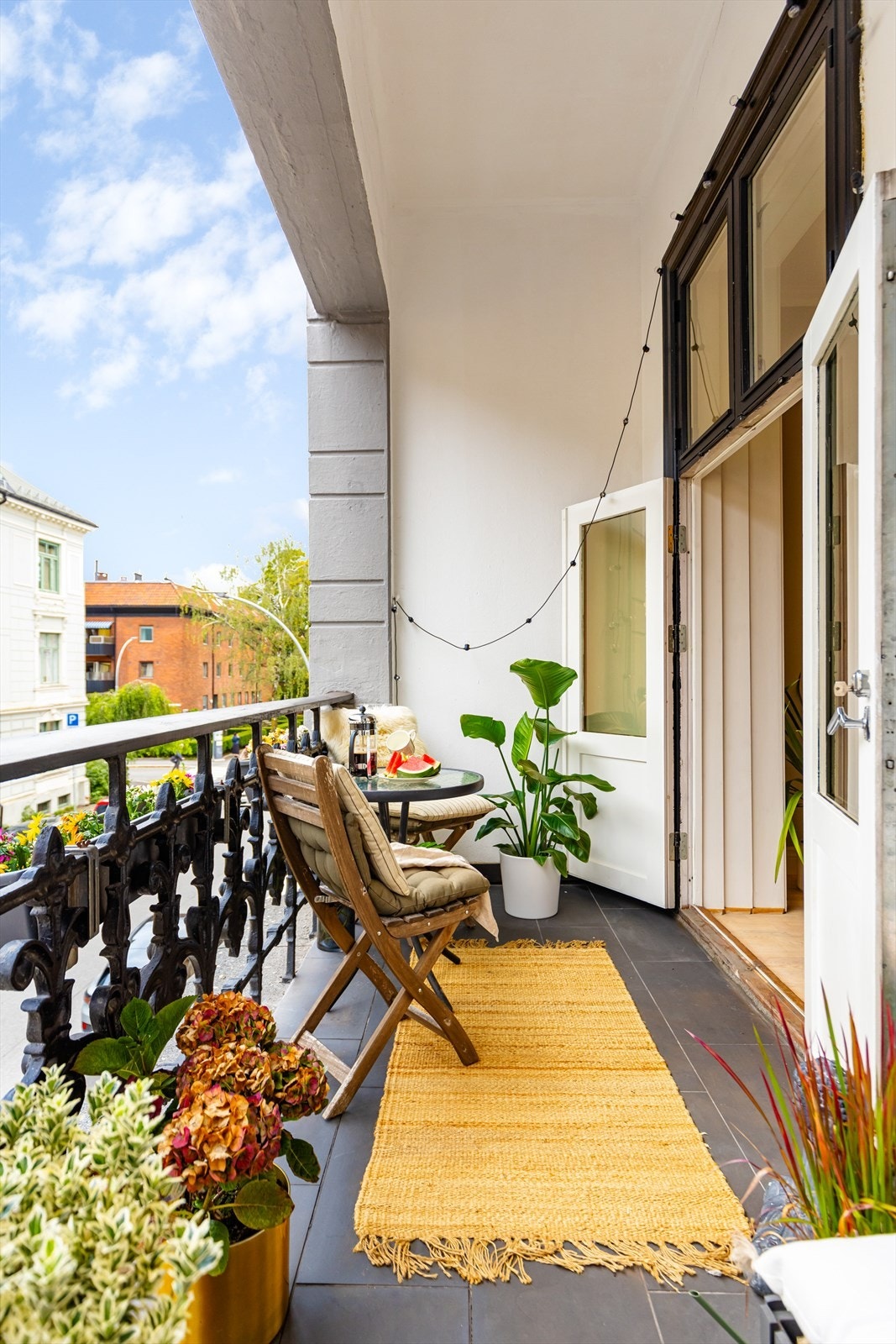 Smijerns rekkverk passer meget godt til klassiske bygårder Galleribilde