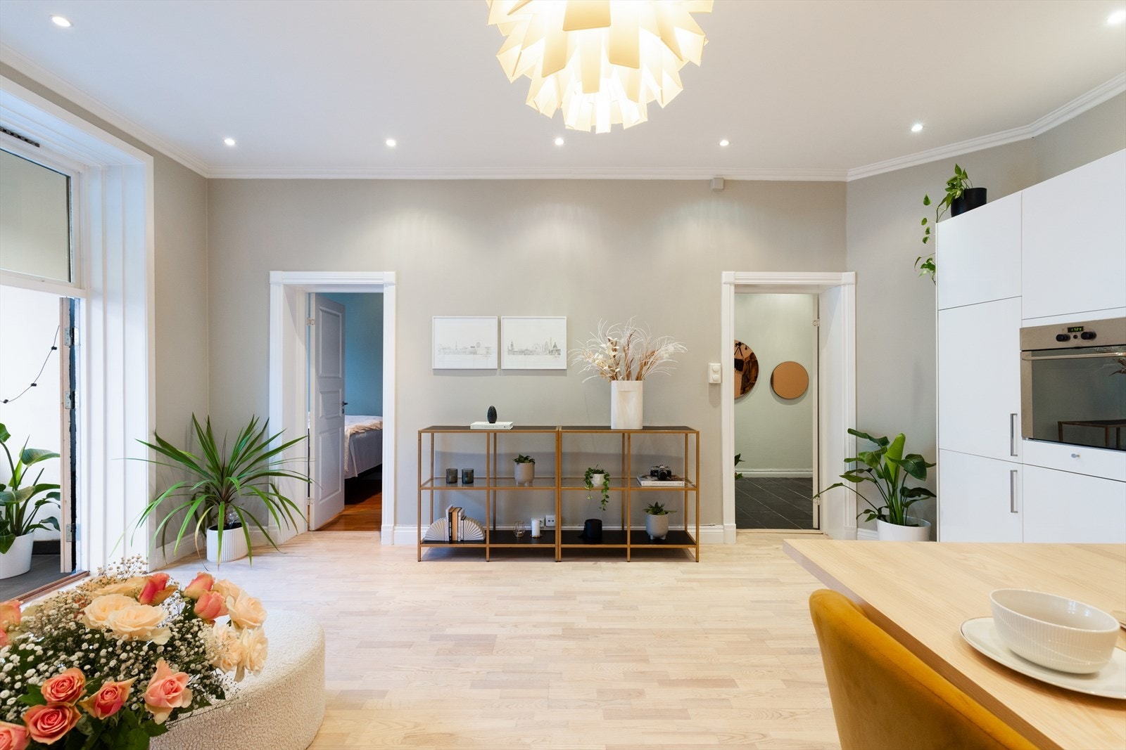 Praktisk plassering av dører inn til gang og soverom Galleribilde