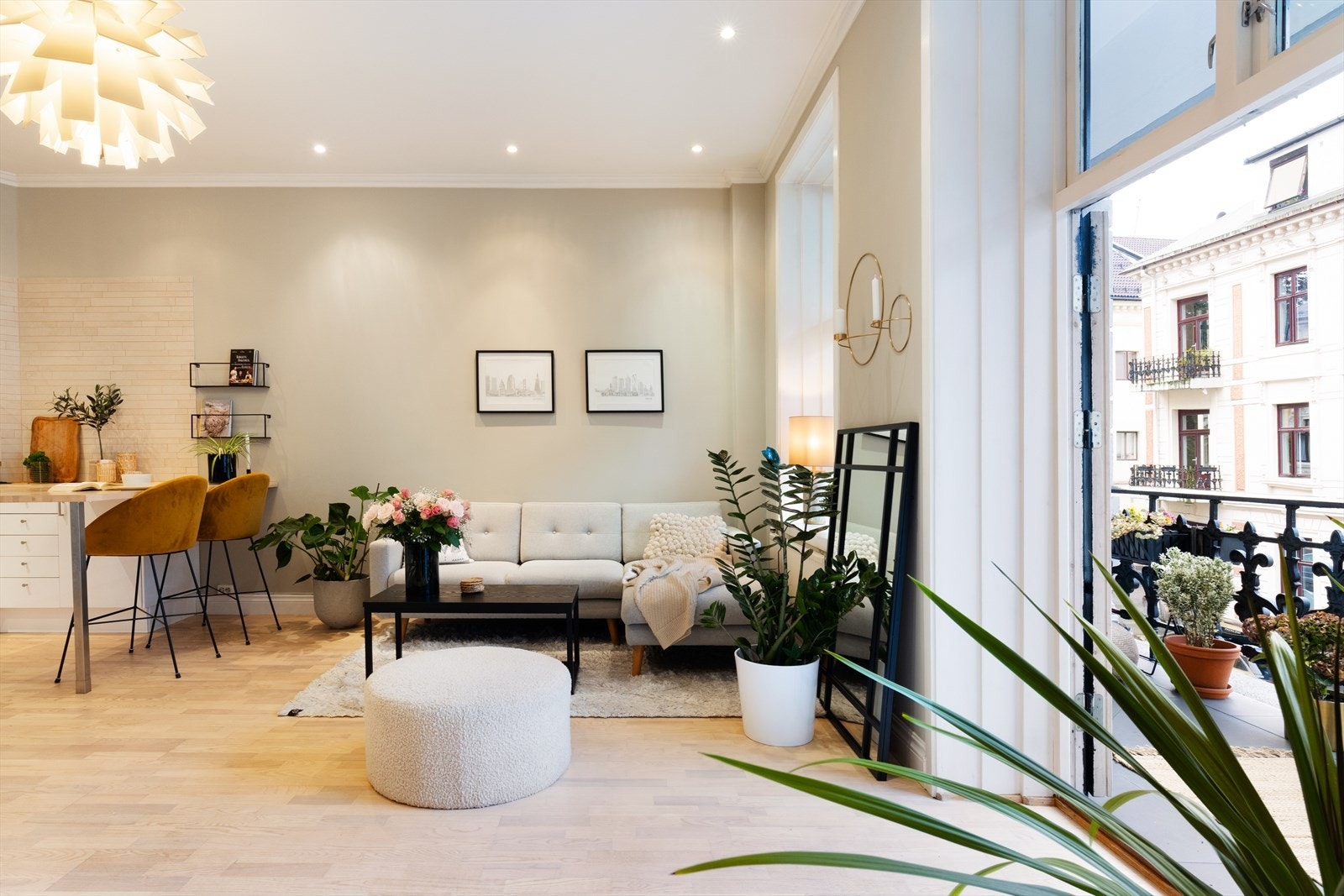 Hele gården ble pusset opp fra kontorbygg til leiligheter i 2005/06 Galleribilde