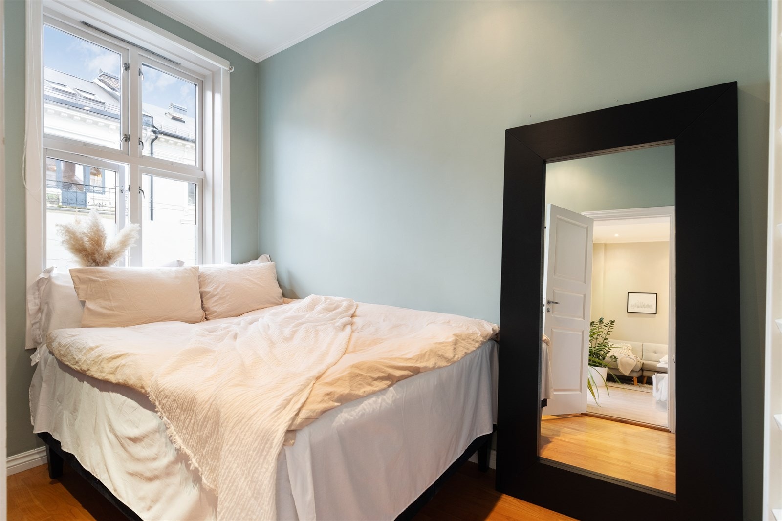 Soverommet har god plass til stor seng Galleribilde