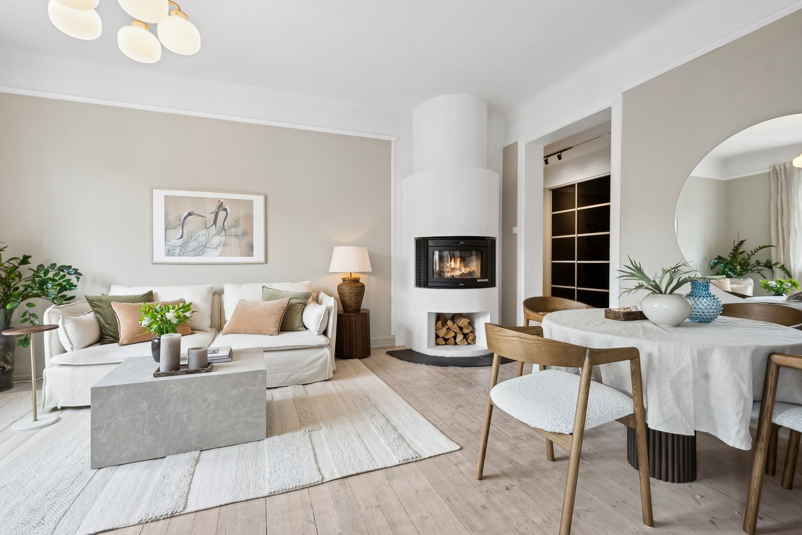Leiligheten på 103 kvm BRA er innholdsrik, stor og lys ! Galleribilde