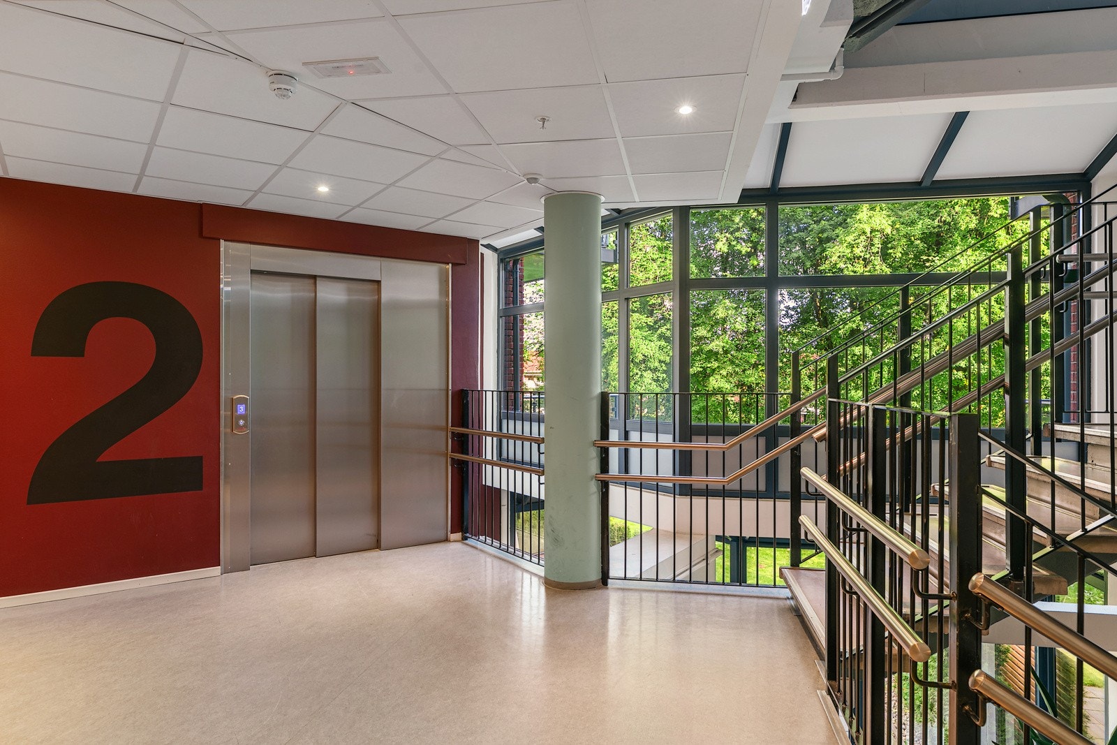 Heisadkomst til leiligheten i 2. etasje Galleribilde