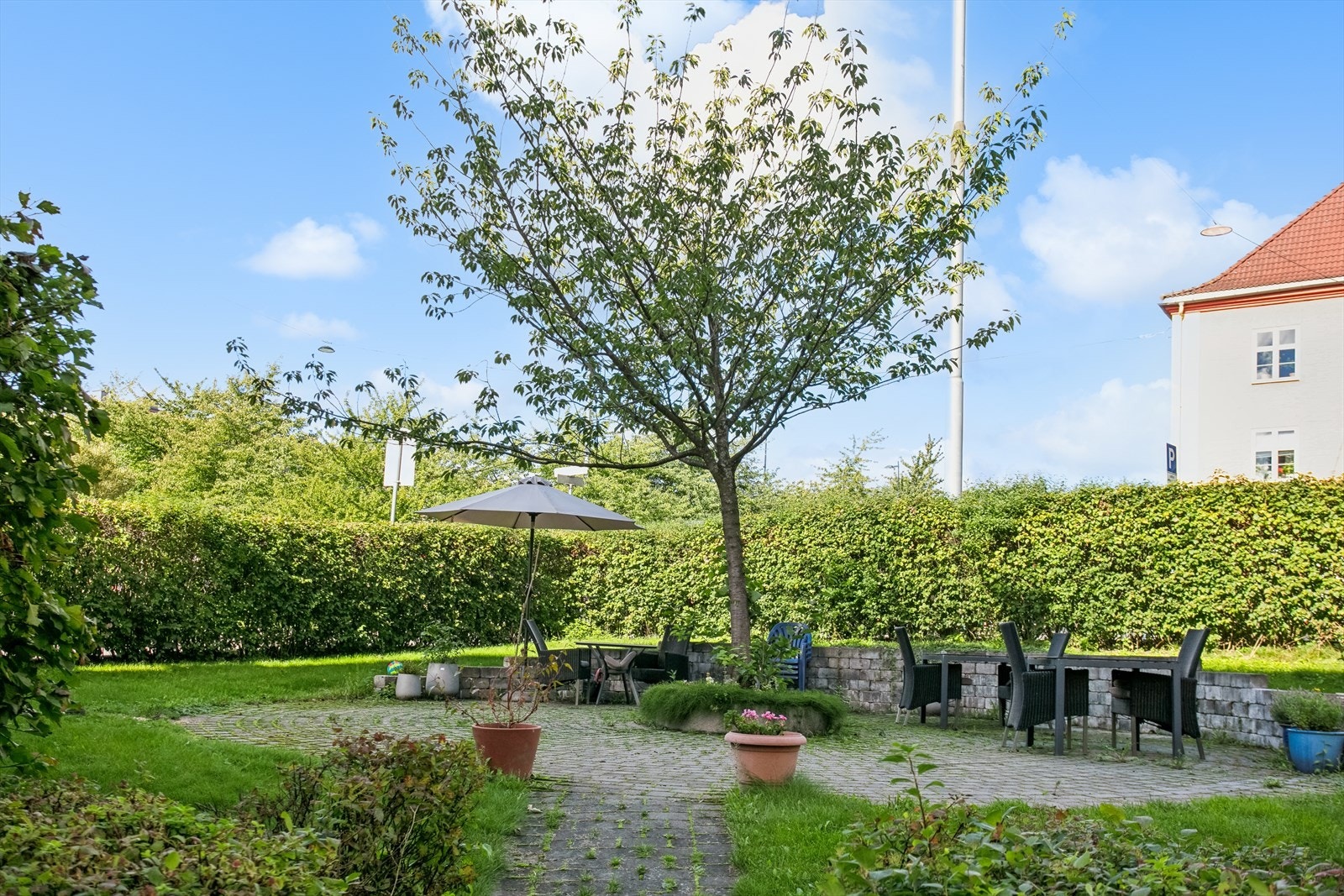 Borettslaget har flere nydelige sosiale soner som er skjermet. Disse er ofte brukt av beboerne Galleribilde