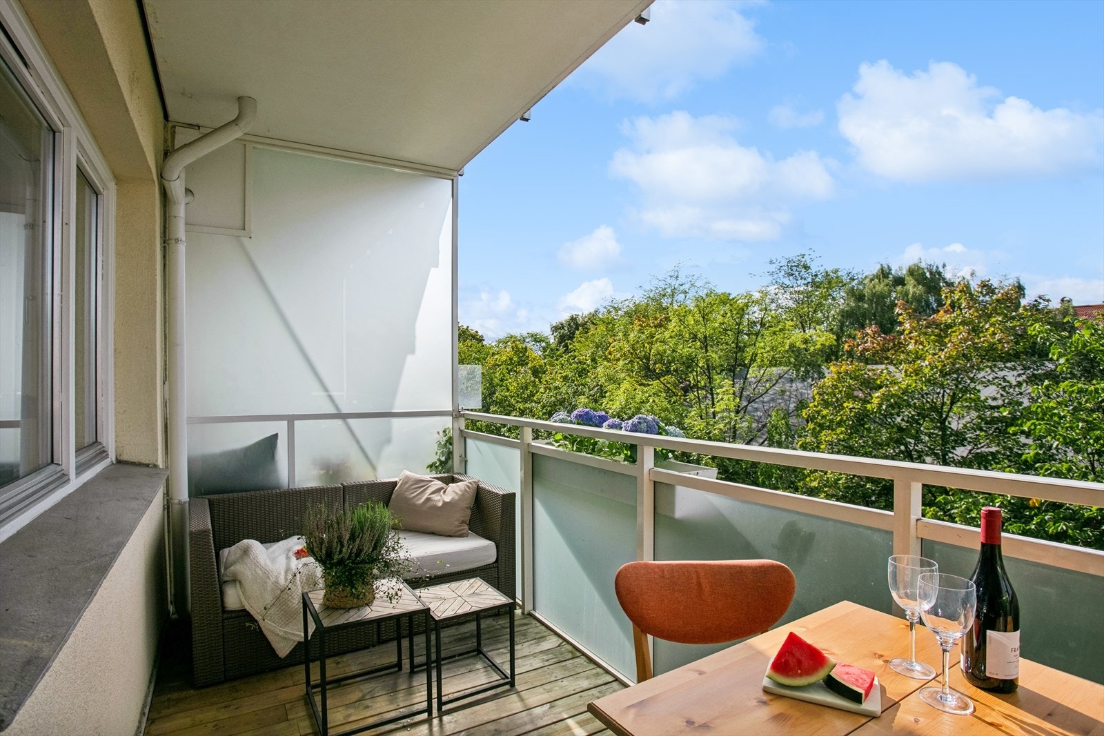 Her kan du ha to soner på balkongen og sitte usjenert til Galleribilde