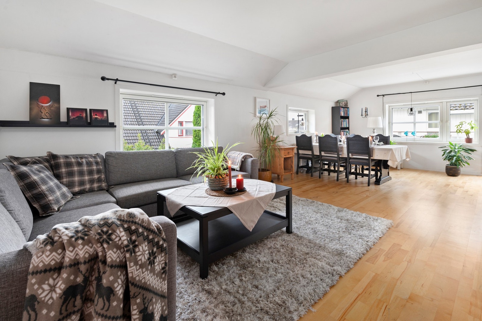En romslig og innholdsrik leilighet i 2. etasje med familievennlig beliggenhet. Galleribilde