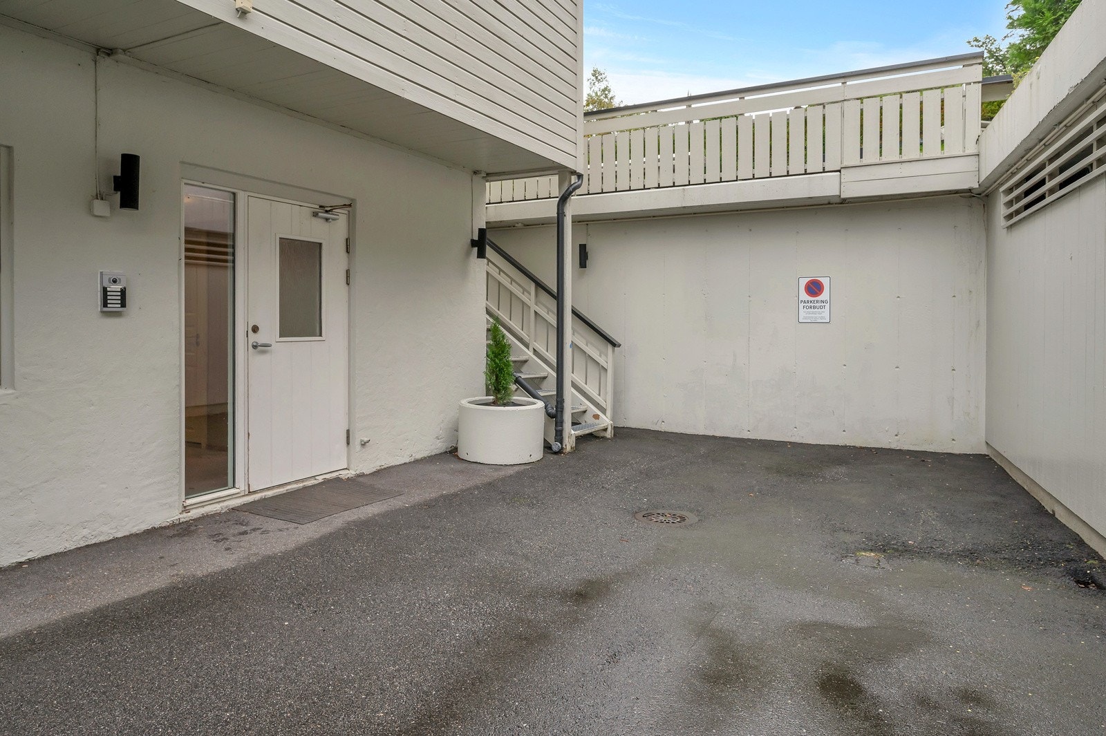 Inngangsdøren til fellesarealet Galleribilde