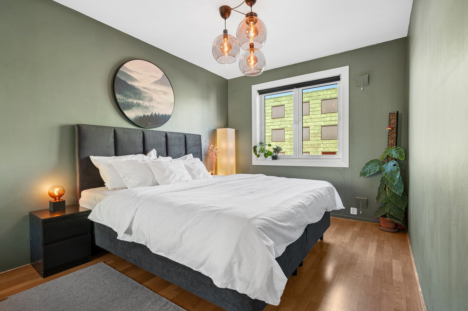 God plass til både dobbeltseng og garderobeløsning. Galleribilde