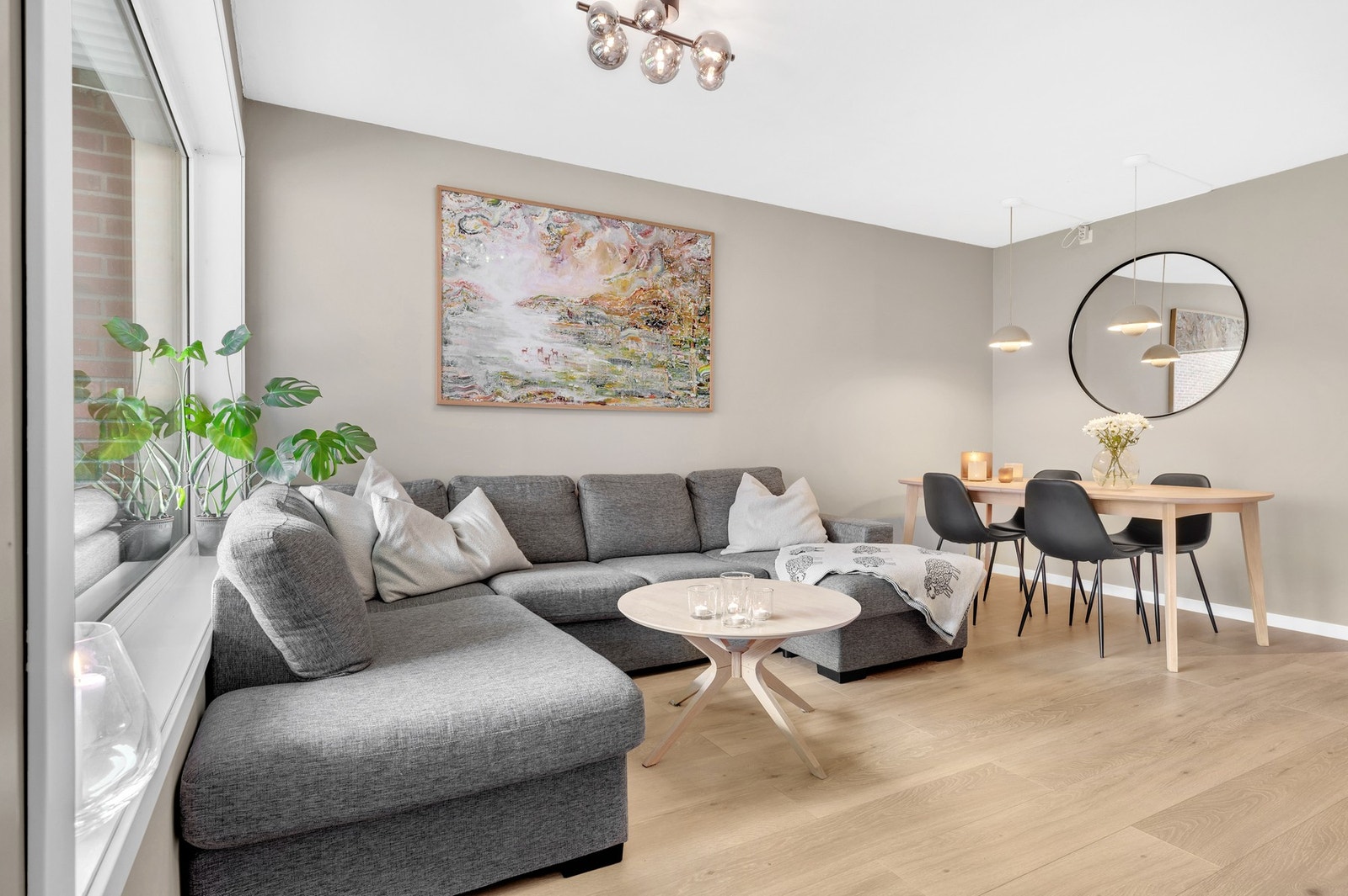 God plass til egen spisestue. Galleribilde