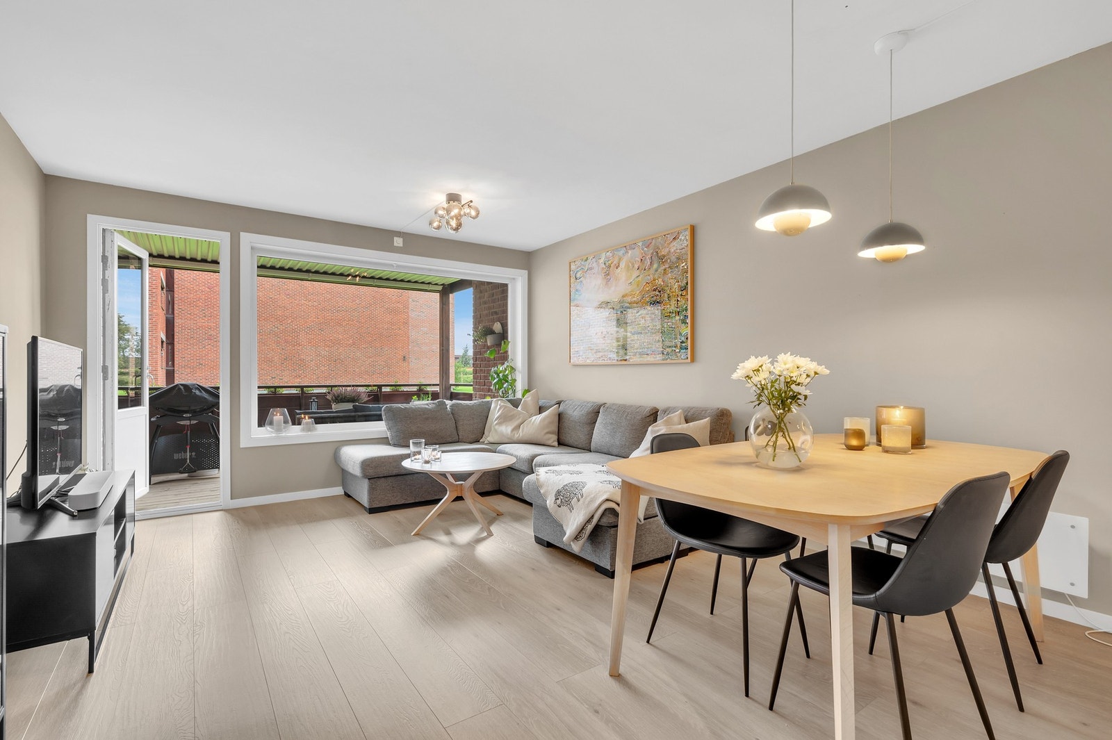 Innbydende med en-stavs gulv og delikate fargevalg. Galleribilde