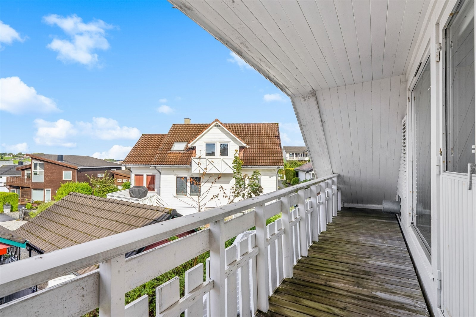 Veranda med utgang fra loftstue. Galleribilde