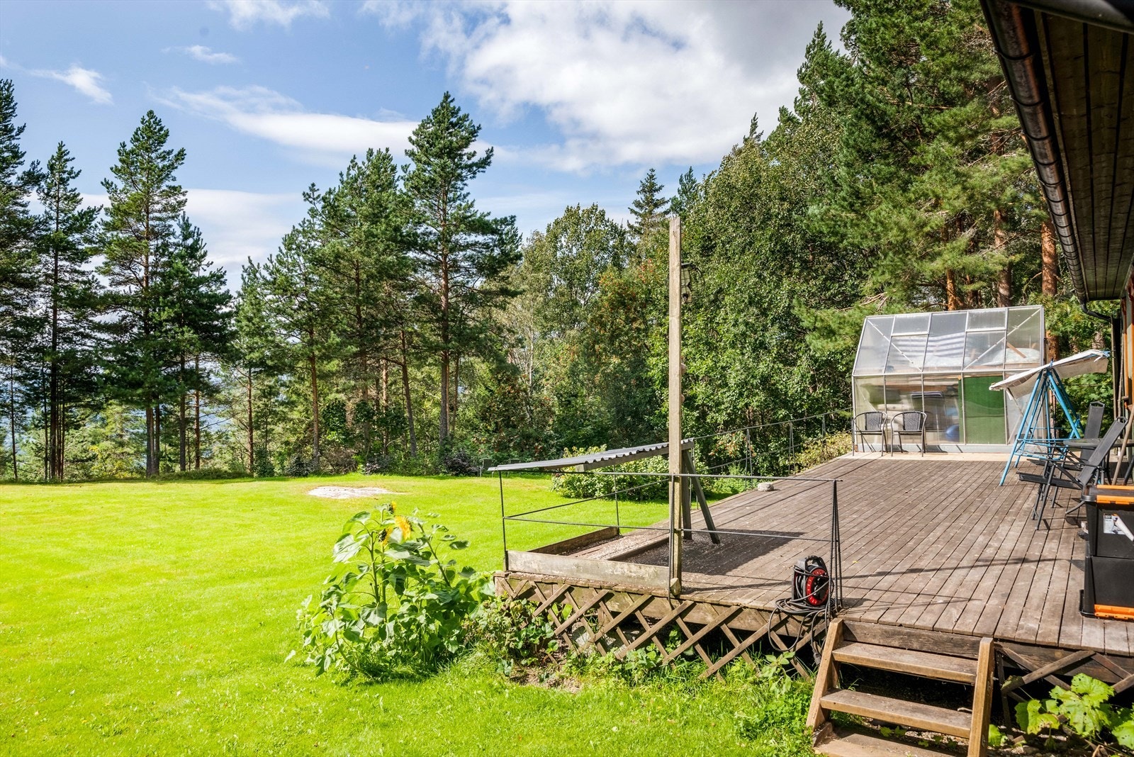 Sjarmerende enebolig med pent opparbeidet hage - usjenert beliggenhet! Galleribilde