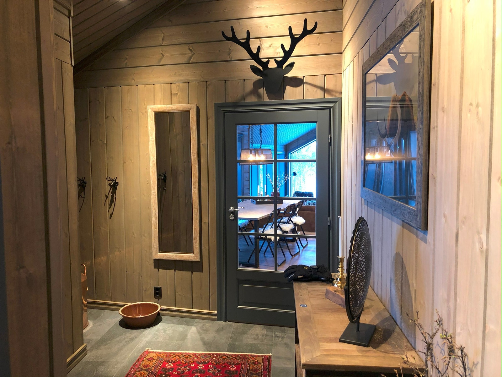 Romslig innbydende inngangsparti Galleribilde