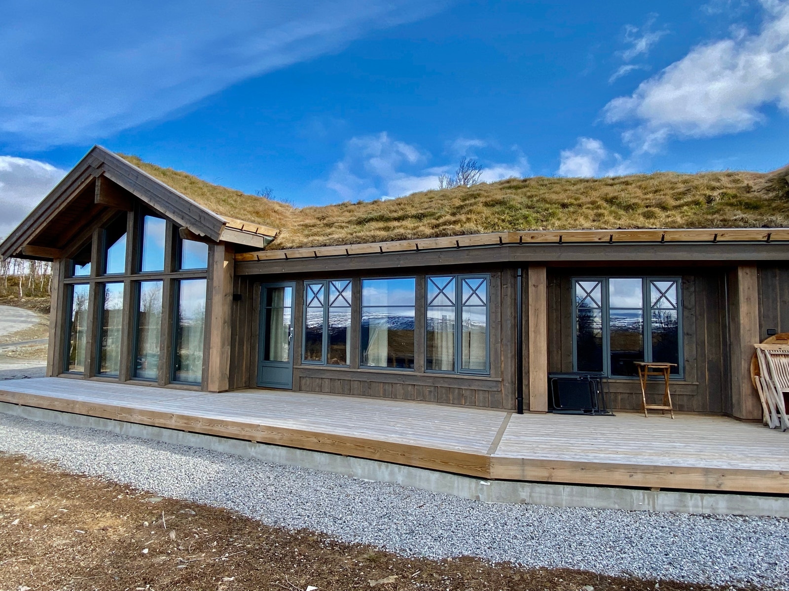 Vinklet fasade for god utnyttelse av utsikt og sol Galleribilde