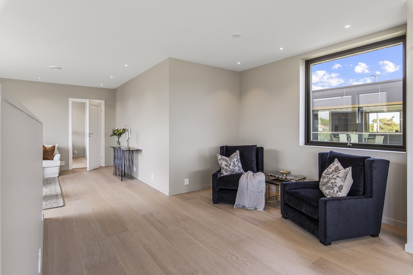 Lounge-område er et stilrent og hyggelig "voksenområde" hvor en kan nyte en god bok eller hyggelig lag med både familie og venner. Galleribilde