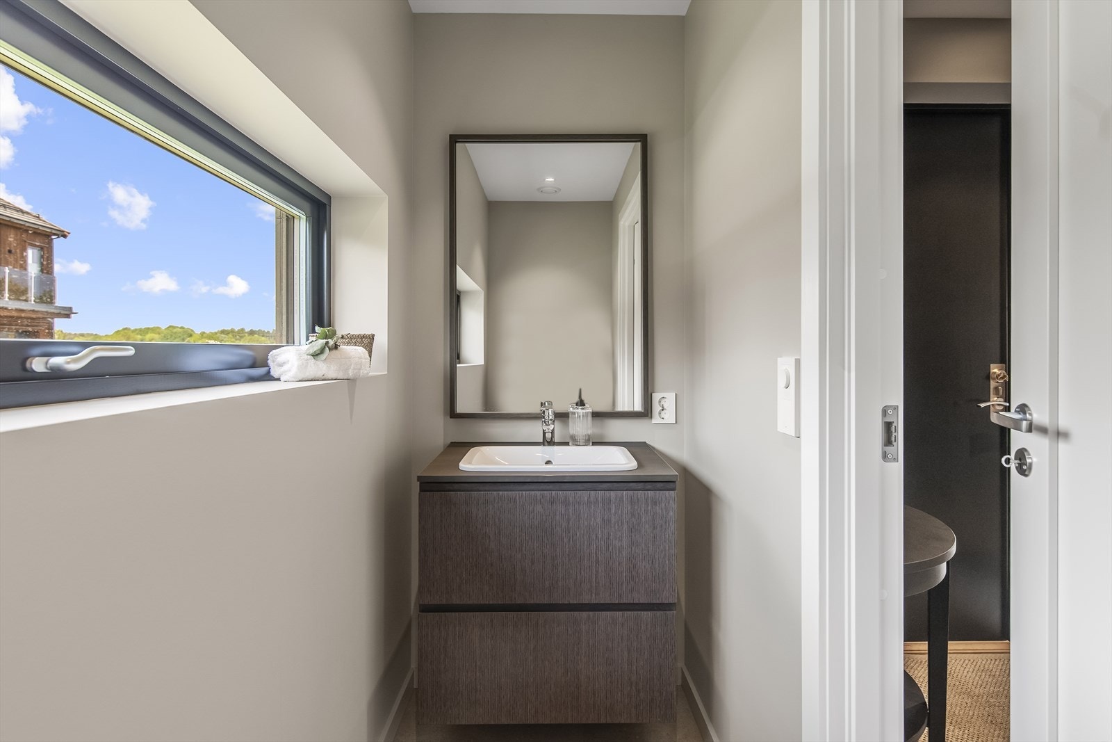 I gangen er det et praktisk og delikat toalettrom som står i stil til øvrige rom og innredning. Galleribilde