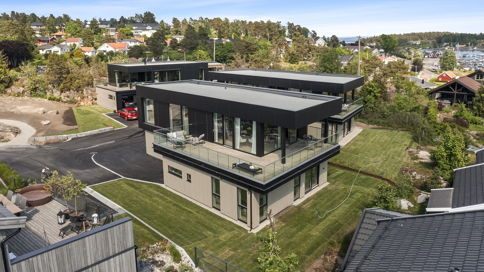 Fint beliggende eiertomt i flatt terreng. Galleribilde