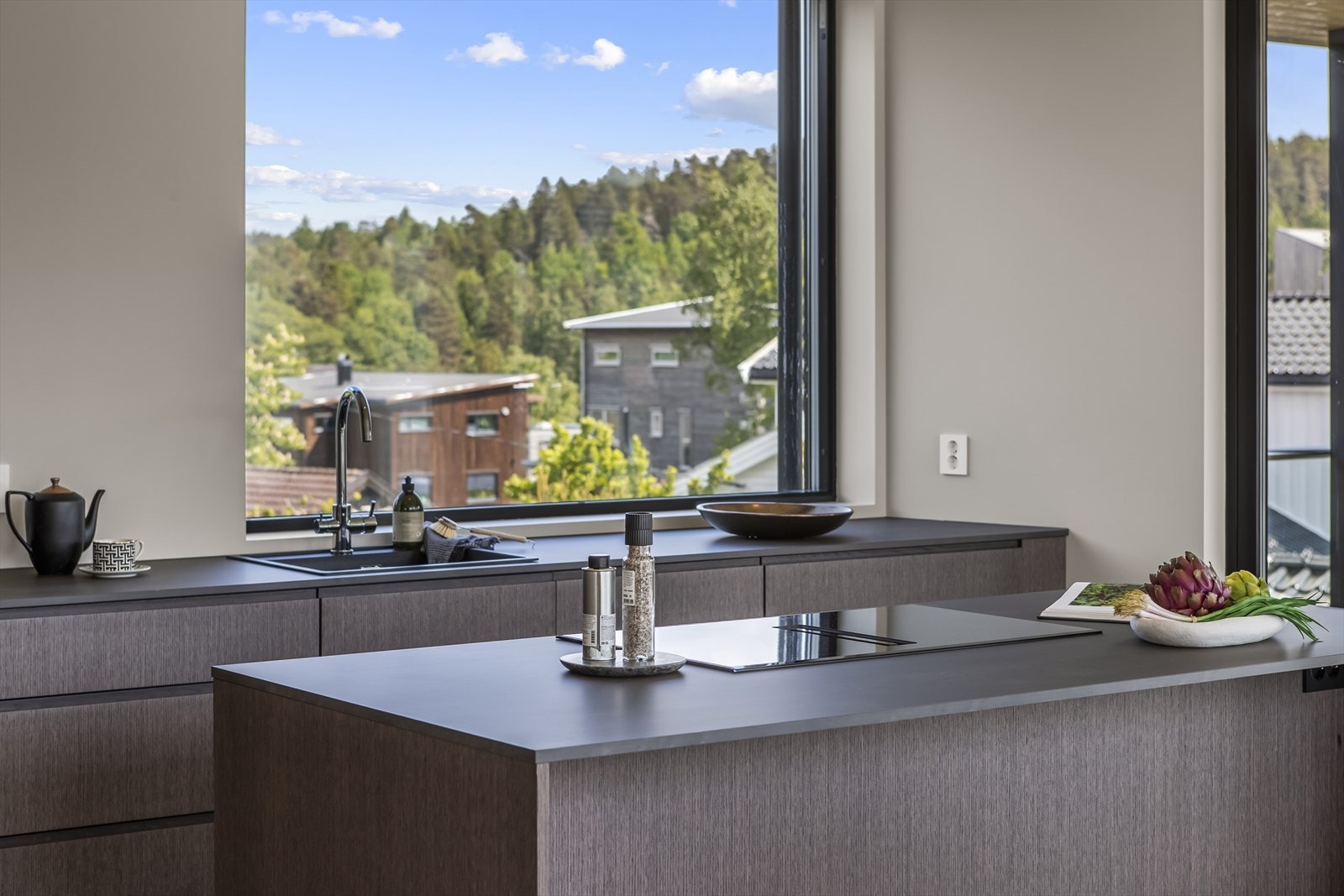 Dette er et kjøkken selv de mest kresne vil sette pris på! Galleribilde