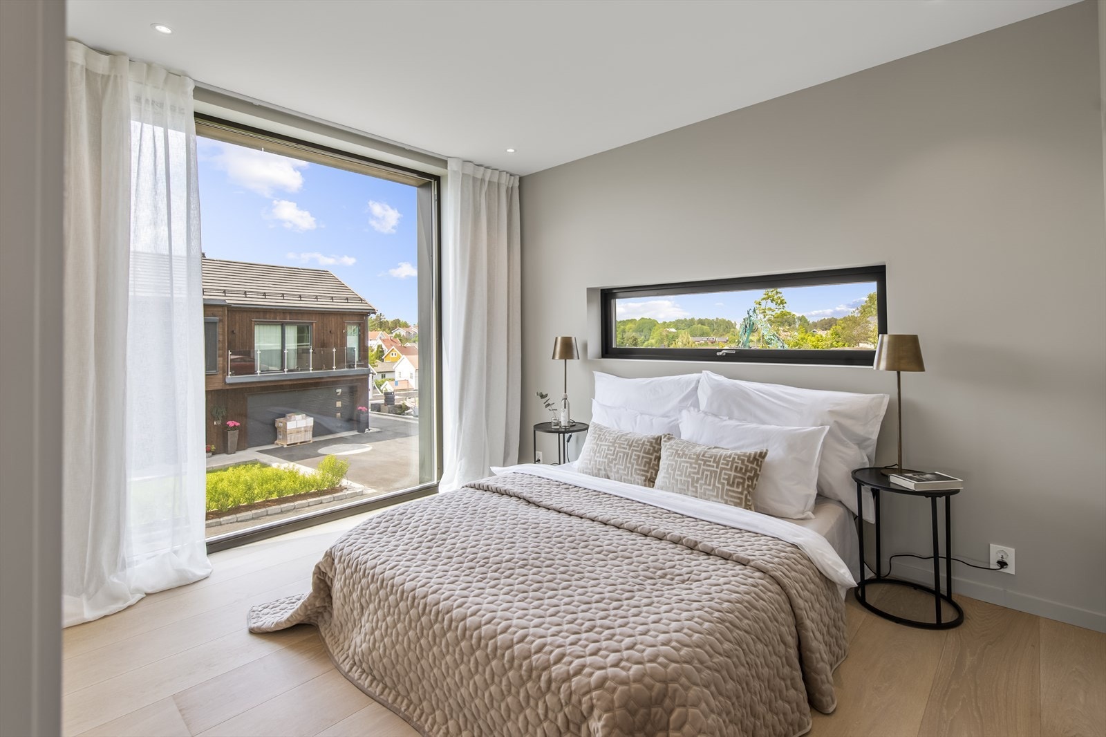 Man kommer så inn i mastersuiten som er den perfekt voksenavdelingen hvor man kan trekke seg tilbake å nyte roen på travle hverdager! Galleribilde