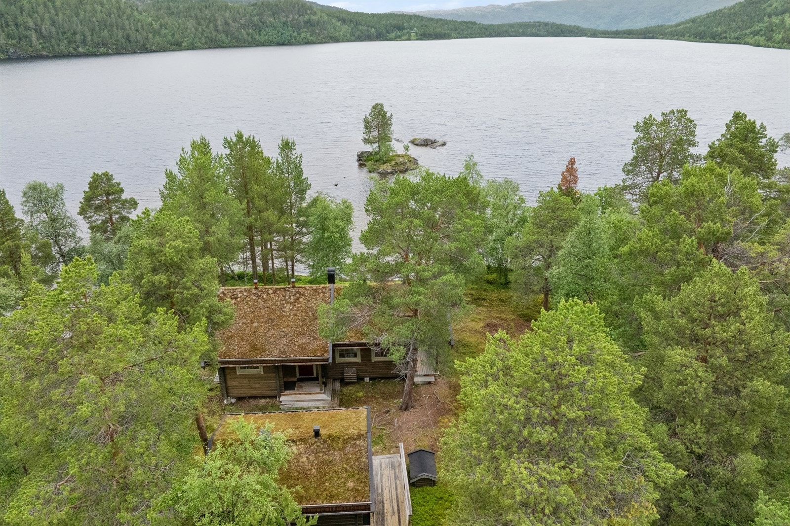 Eiendommen er beliggende ved Storvannet i Tverrelvdalen, i grensen mot Bollo hyttefelt, i Alta kommune. Galleribilde