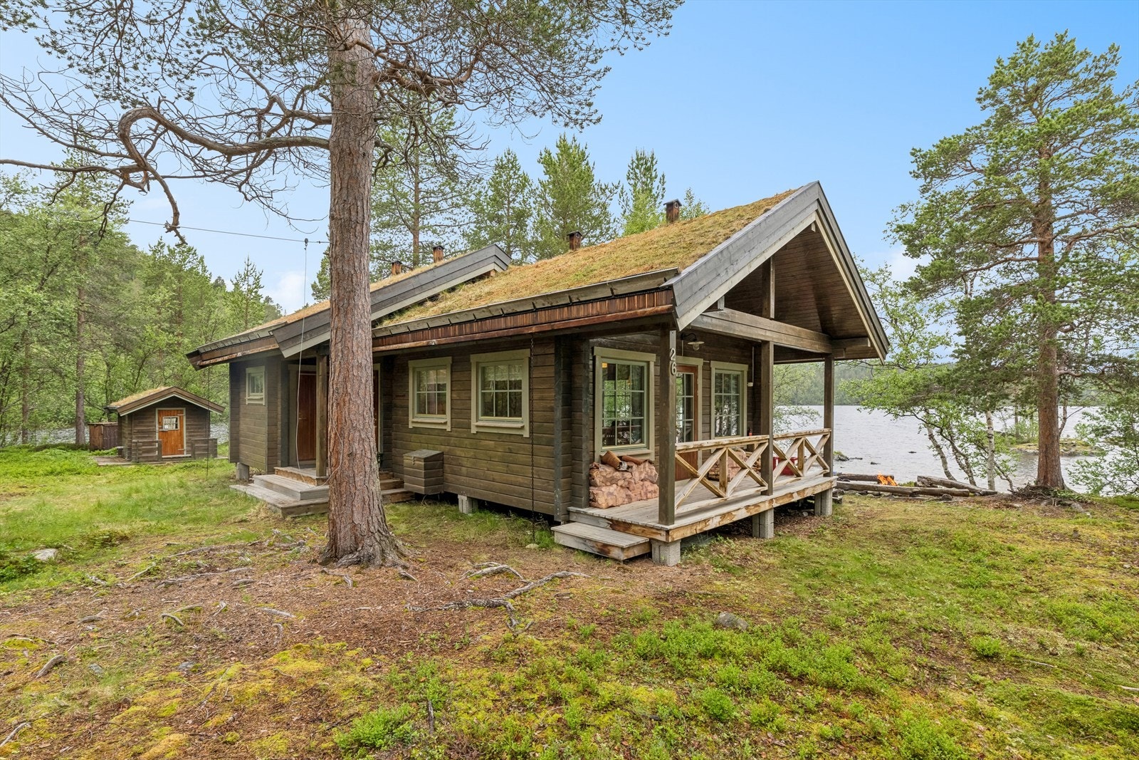 Frittliggende tømmerhytte oppført i 2010. Galleribilde