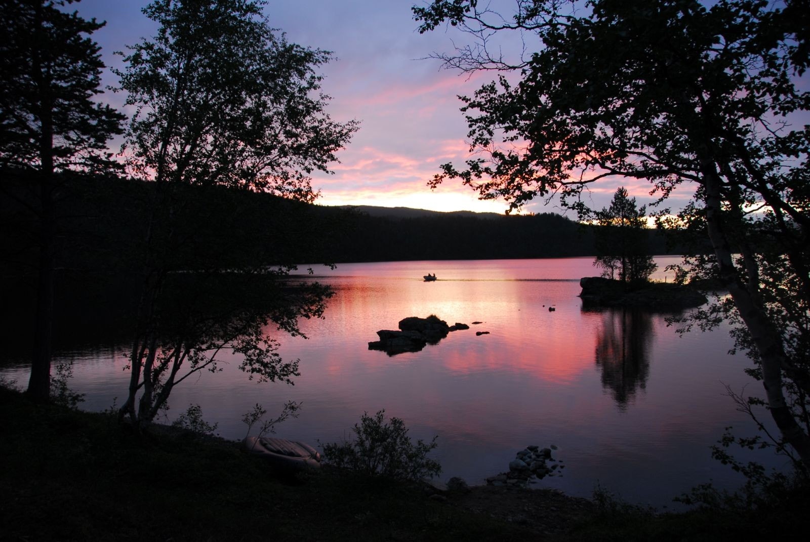 Området rundt Storvannet er kjent for sin vakre natur og tilbyr en rekke friluftsaktiviteter. Galleribilde