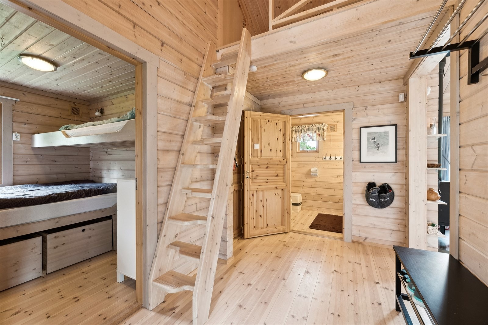 Stigetrapp fra gangen fører deg opp til hemsen. Galleribilde