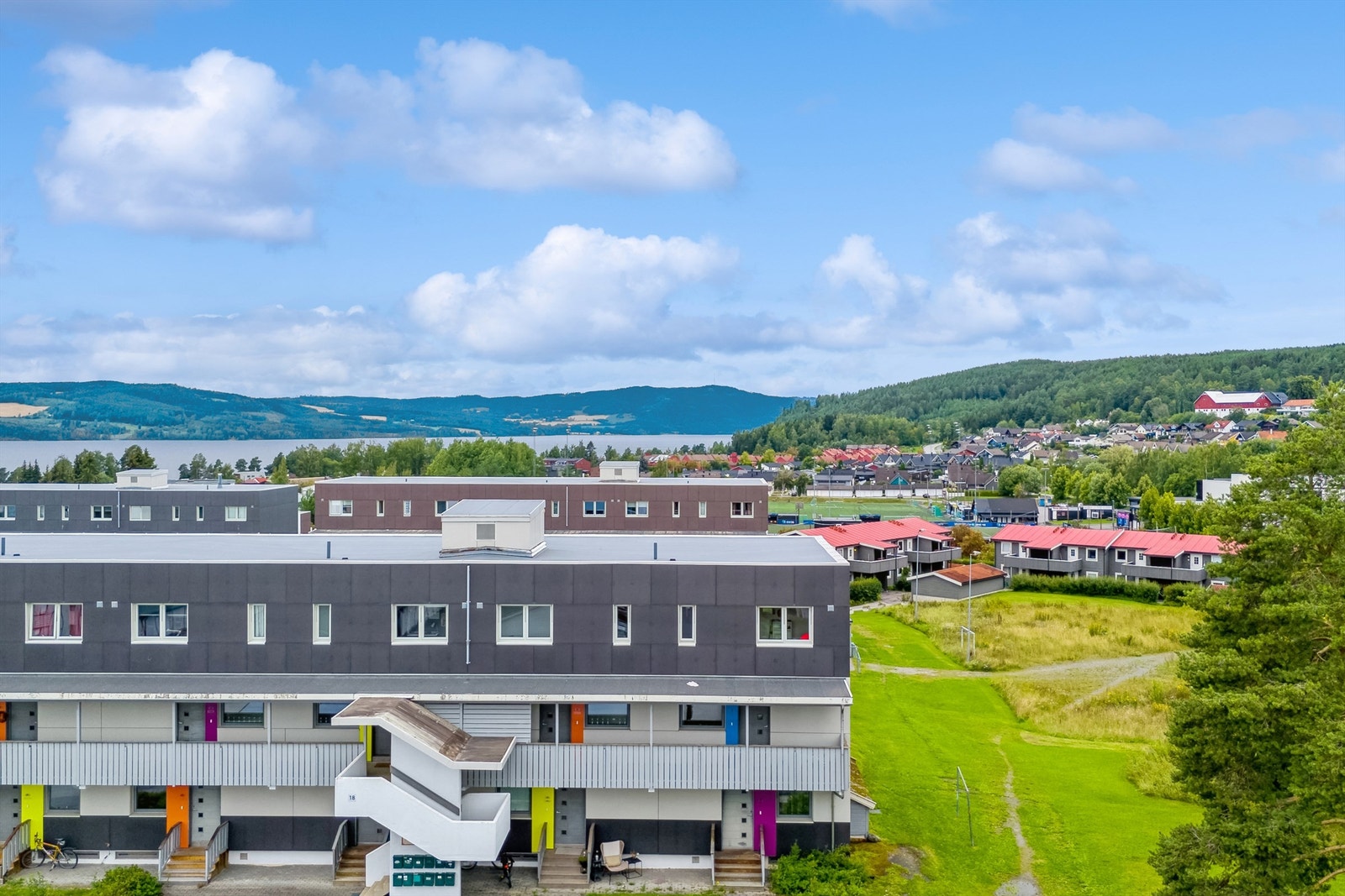 Kort veg til fine turområder langs Mjøsa og i Furuberget Galleribilde