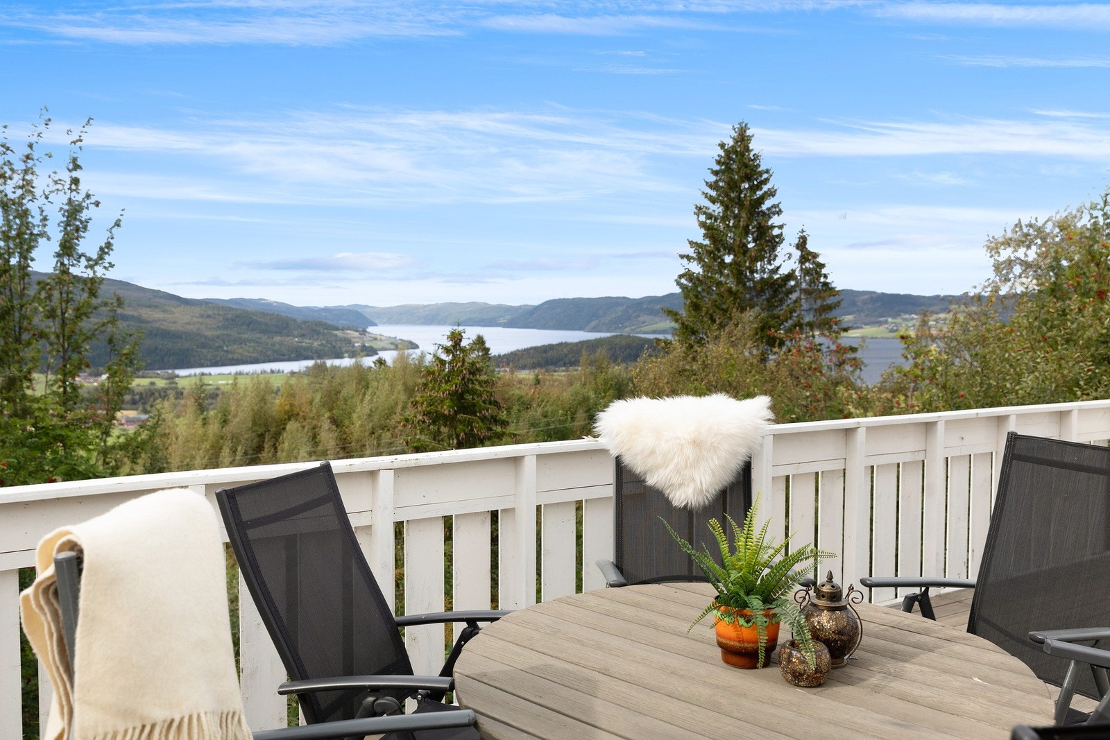 Terrasse på 30 kvm med svært gode solforhold. Galleribilde