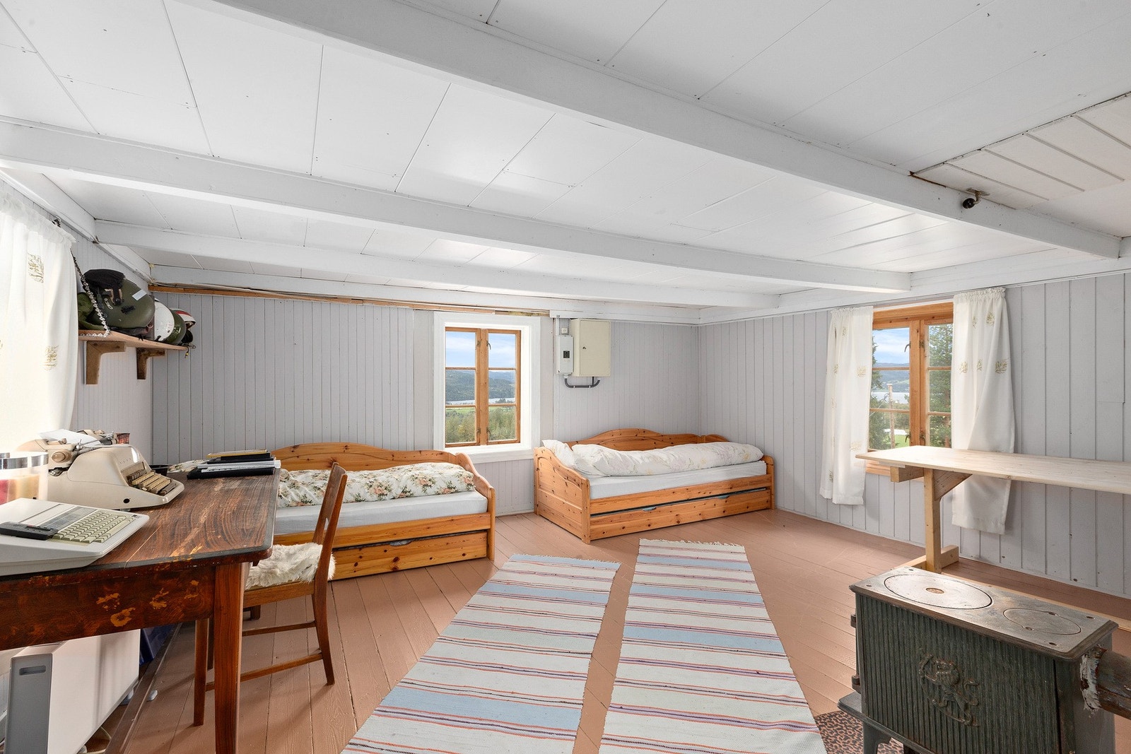 3 soverom og rom innredet til baderom i 2. etasje. Galleribilde