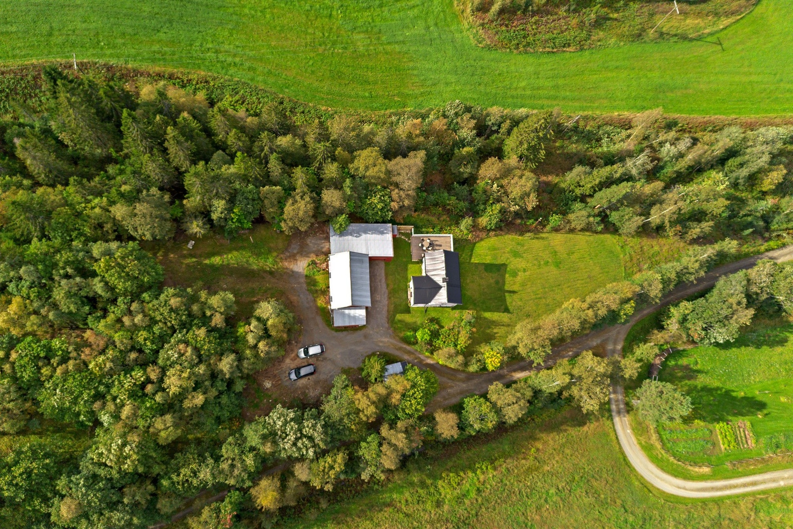 Oversiktsbilde over tomta - Velkommen til en trivelig visning! Galleribilde