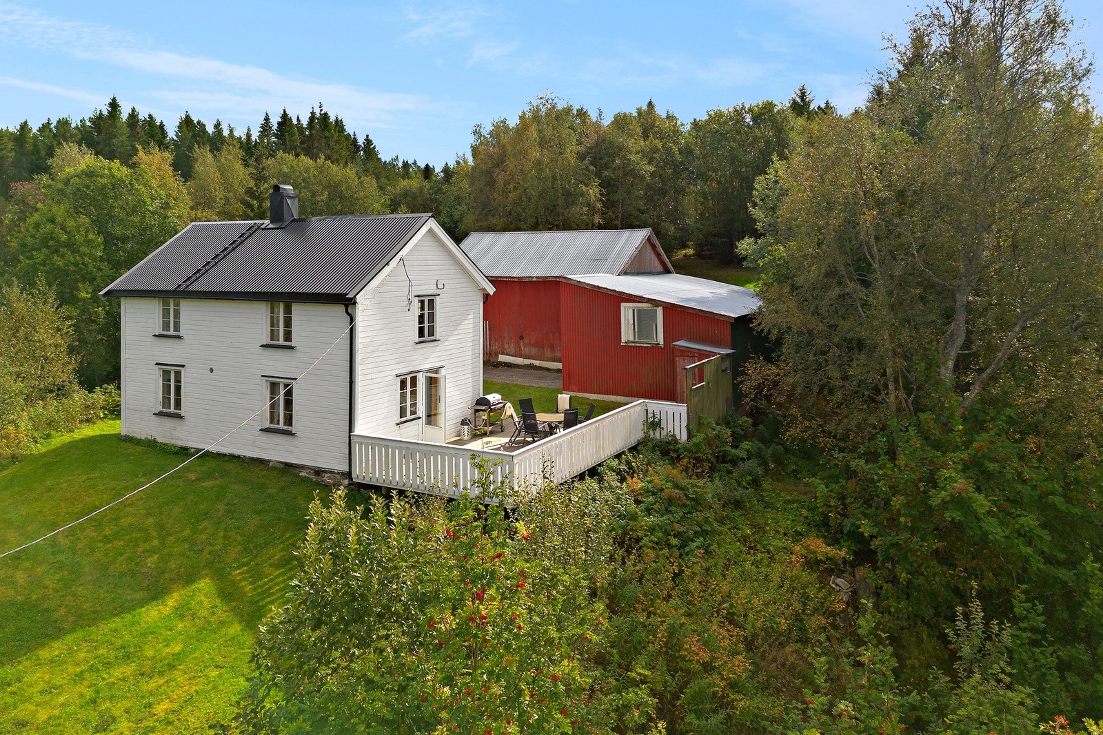 Det er i nyere tid foretatt utskiftinger av taktekking, renner, nedløp, terrassedør, deler av utvendig kledning, samt utbedring av el-anlegg. Galleribilde