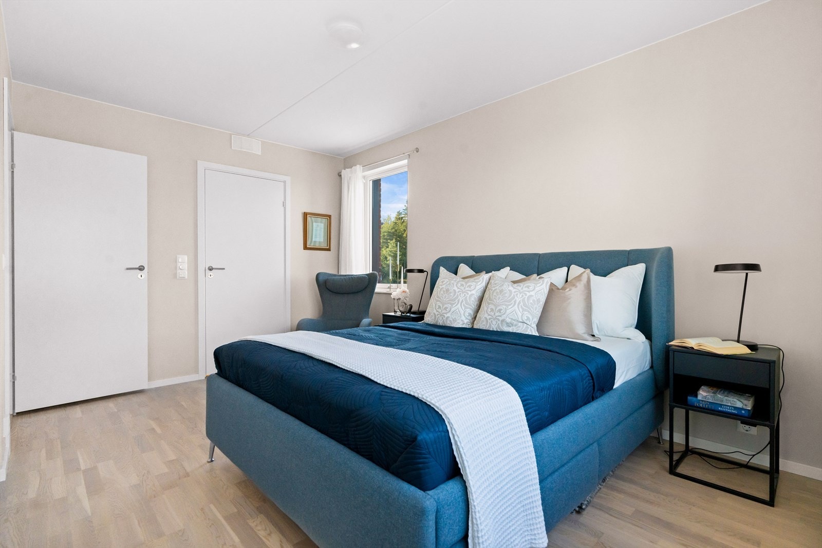 Fra soverommet er det inngang til eget baderom. Galleribilde