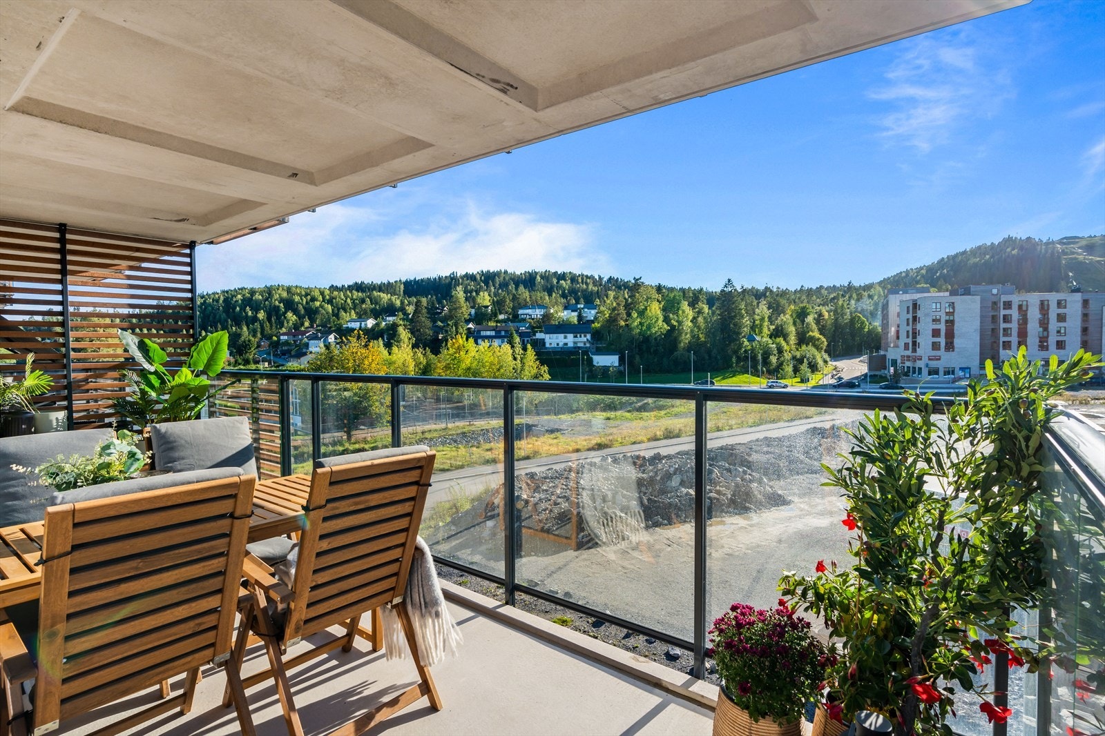 Åslia 11 er en nyere og romslig 4-roms med sentral beliggenhet i Rælingen kommune. Galleribilde