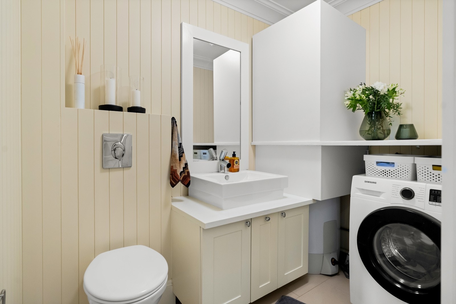 Praktisk vaskerom med WC i andre etasje Galleribilde