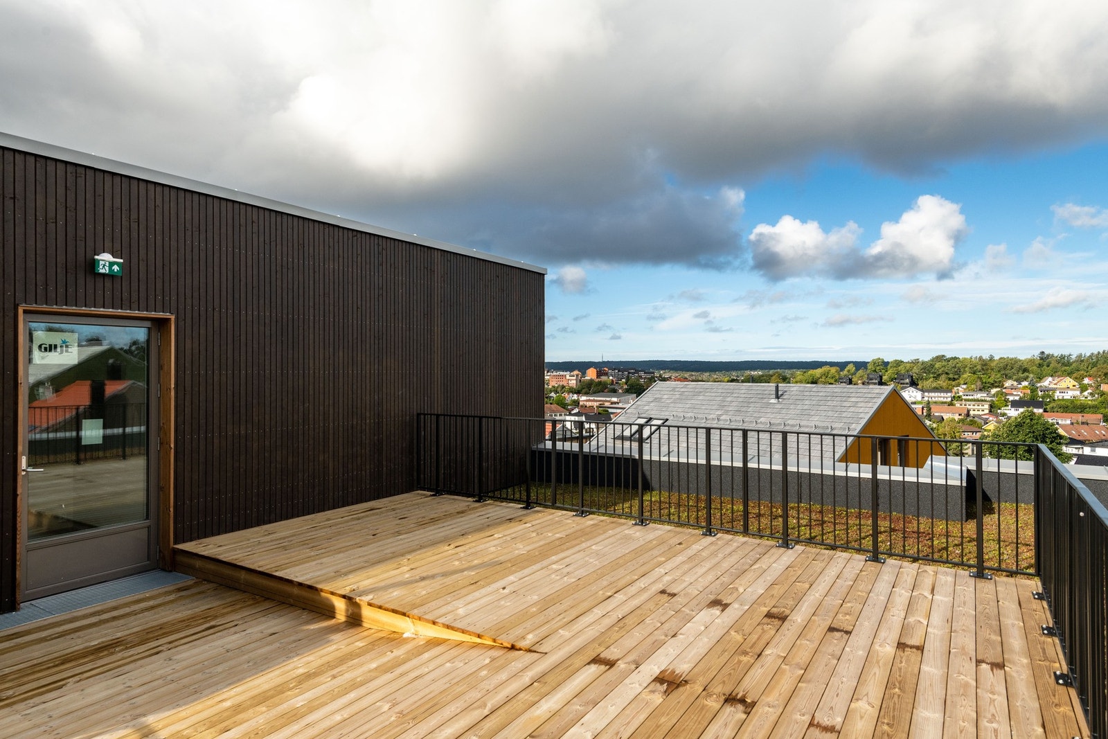 Felles takterrasse. Adkomst via heis rett utenfor leilighets døren. Galleribilde