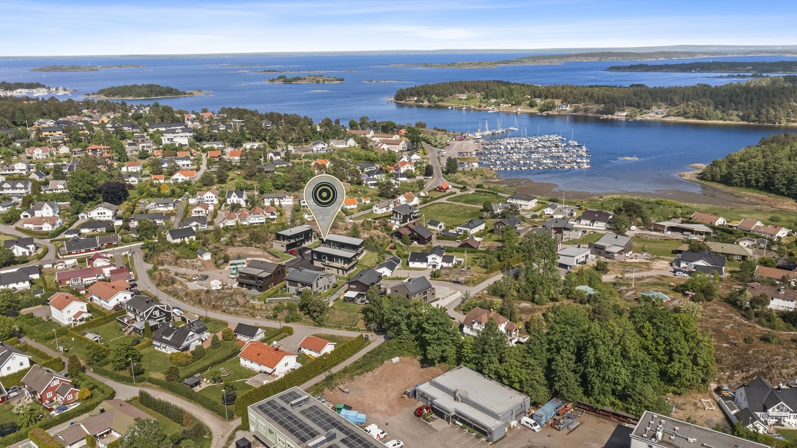 Meget fordelaktig beliggenhet med bl.a. flott sjøutsikt, sjønært og fantastiske solforhold i et av Nøtterøys mest attraktive boligområde. Galleribilde